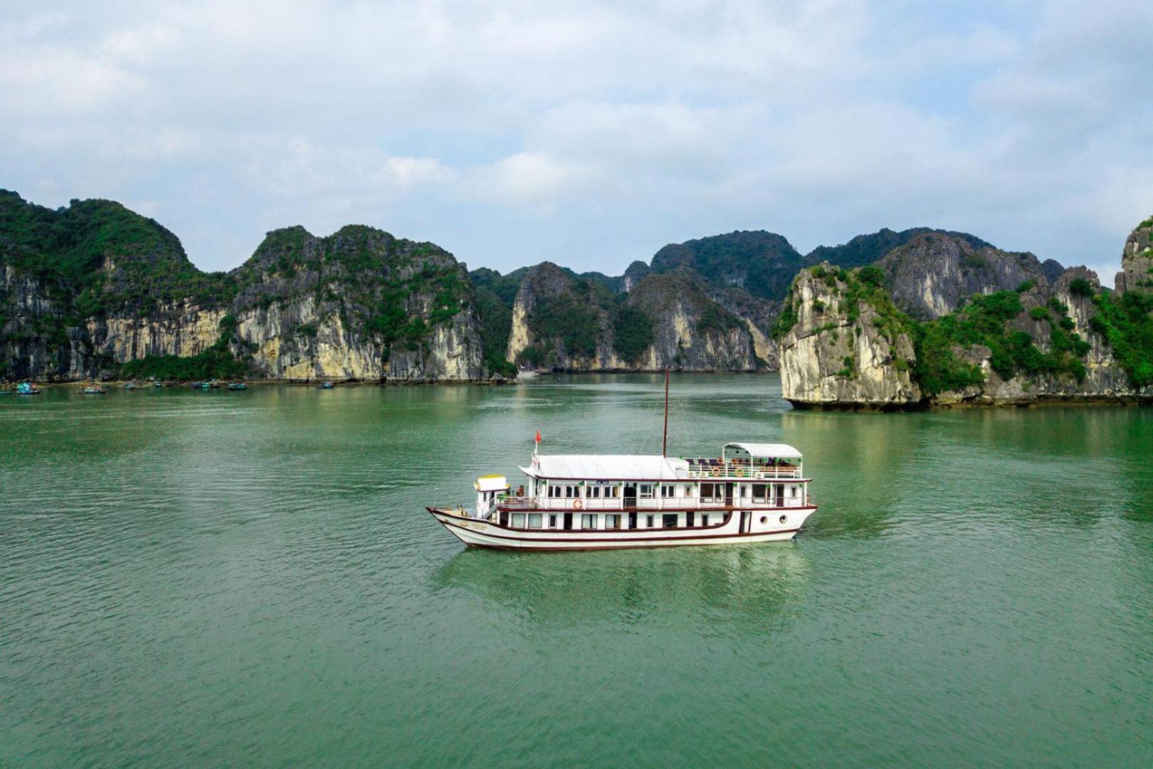 Cozy Bay Classic Cruise Ha Long Exteriér fotografie