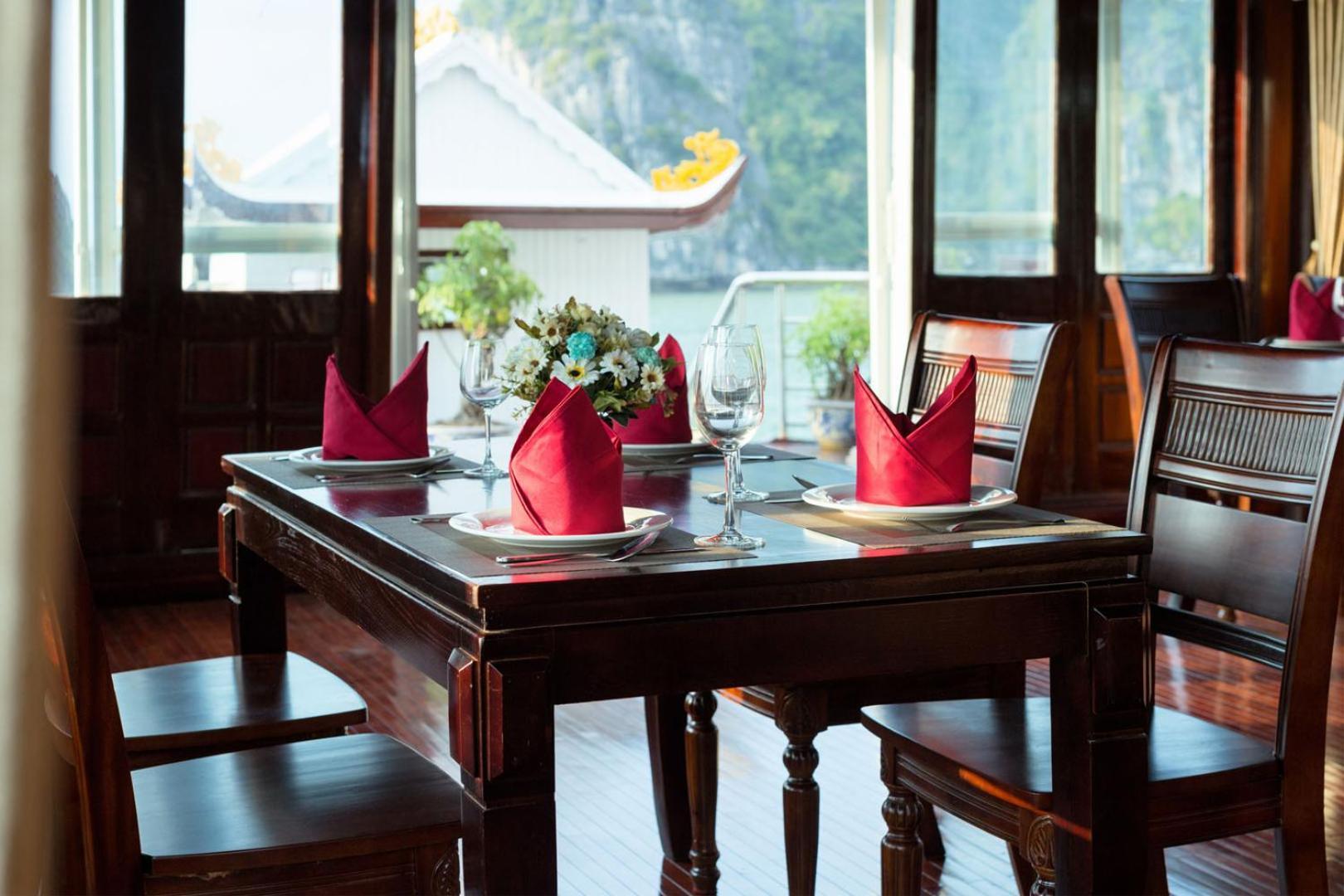 Cozy Bay Classic Cruise Ha Long Exteriér fotografie